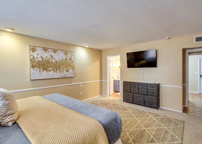 Private Pool & Fire Pit! Walkable Retreat * Tucson