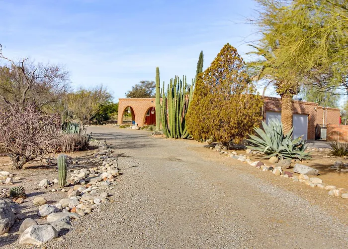 Holiday home Private Pool & Fire Pit! Walkable Retreat Tucson