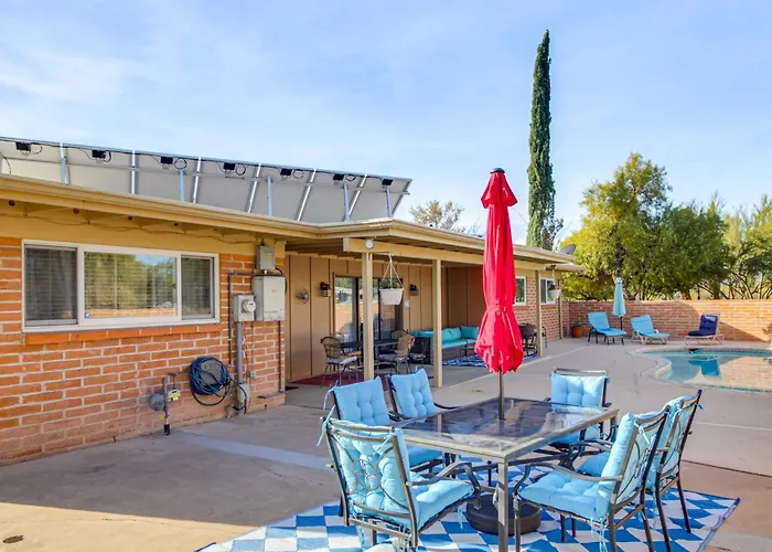 Holiday home Private Pool & Fire Pit! Walkable Retreat *