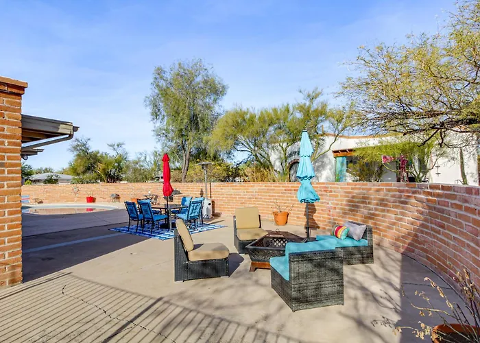 Holiday home Private Pool & Fire Pit! Walkable Retreat Tucson