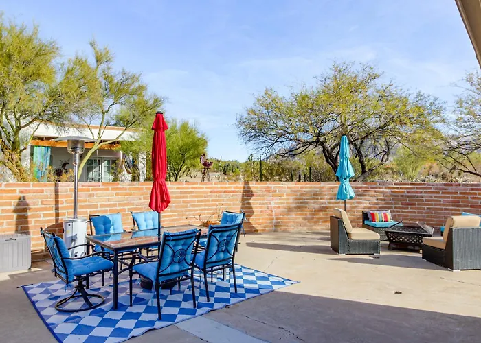 Holiday home Private Pool & Fire Pit! Walkable Retreat