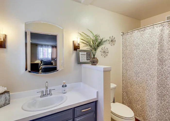 Private Pool & Fire Pit! Walkable Retreat Holiday home *