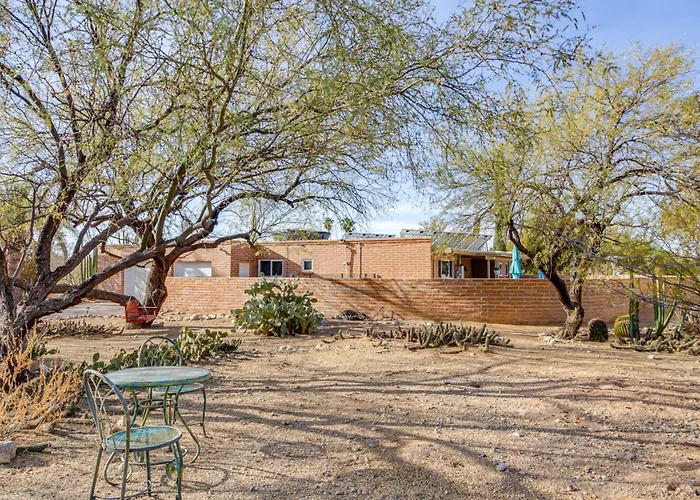Holiday home Private Pool & Fire Pit! Walkable Retreat *