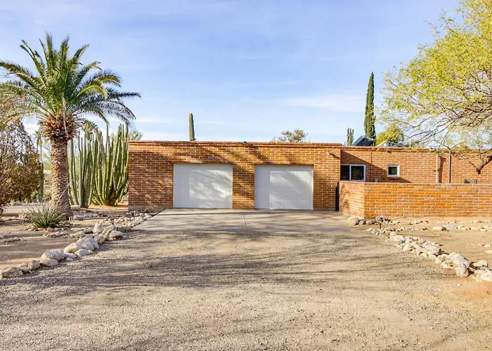 Private Pool & Fire Pit! Walkable Retreat Tucson