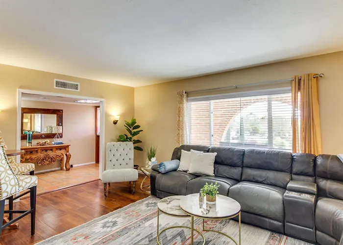 Holiday home Private Pool & Fire Pit! Walkable Retreat Tucson